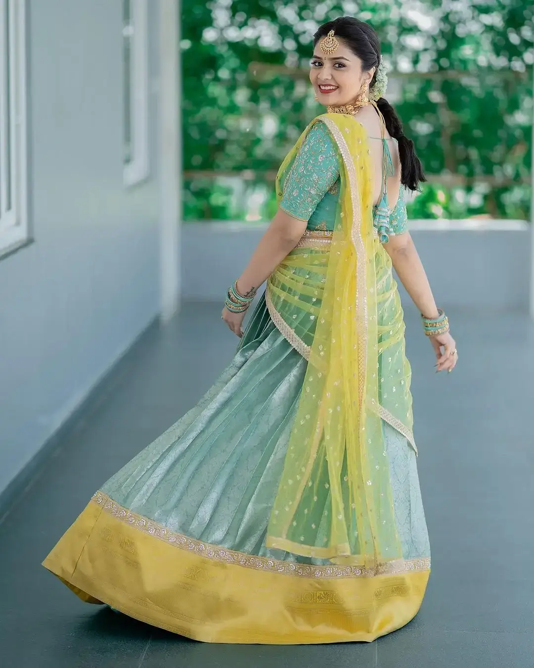 INDIAN TV ACTRESS SREEMUKHI IN GREEN LEHENGA CHOLI YELLOW VONI 4